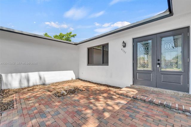 8207 SW 26th Pl, Davie, FL 33328
