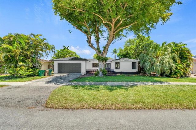 8207 SW 26th Pl, Davie, FL 33328