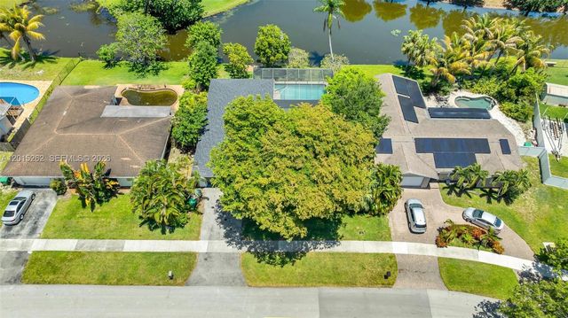 8207 SW 26th Pl, Davie, FL 33328