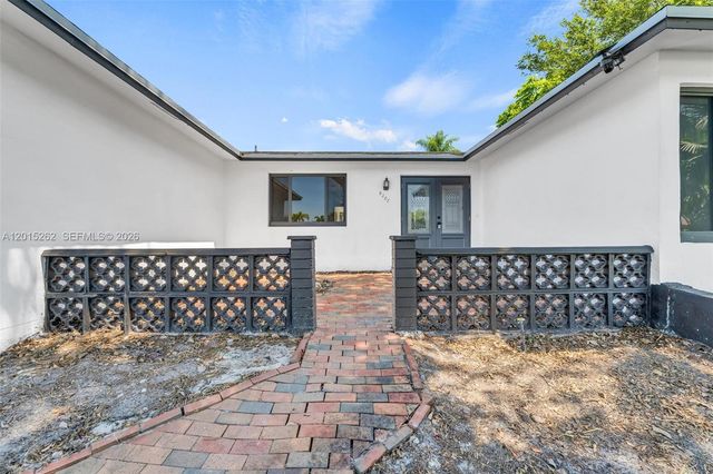8207 SW 26th Pl, Davie, FL 33328