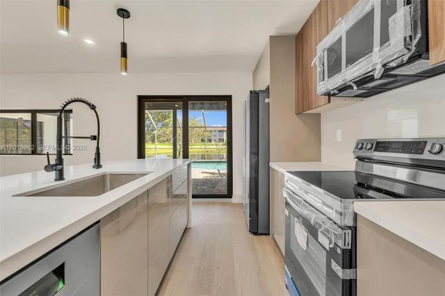 8207 SW 26th Pl, Davie, FL 33328