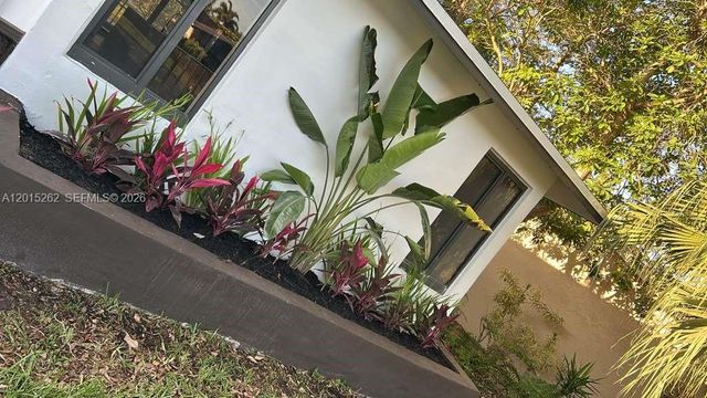 8207 SW 26th Pl, Davie, FL 33328
