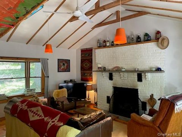 3 Perry Road, Barryville, NY 12719