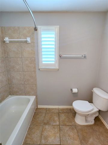 432 Legends Drive, Lewisville, TX 75057