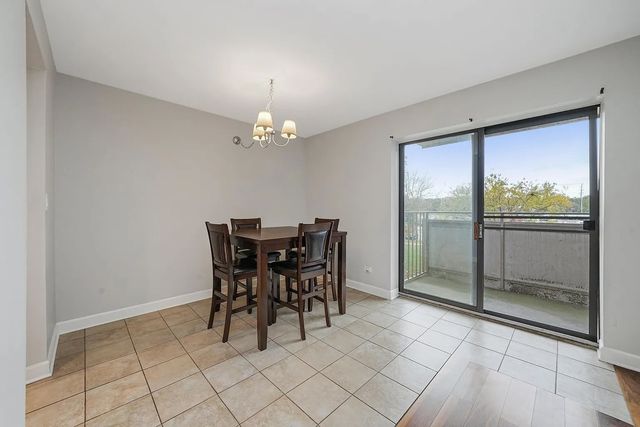 1463 Mercury Drive 203, Schaumburg, IL 60193