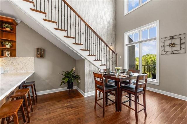 10511 Mission Road 305, Leawood, KS 66206
