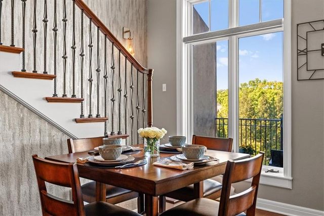 10511 Mission Road 305, Leawood, KS 66206