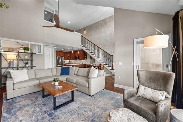 10511 Mission Road 305, Leawood, KS 66206