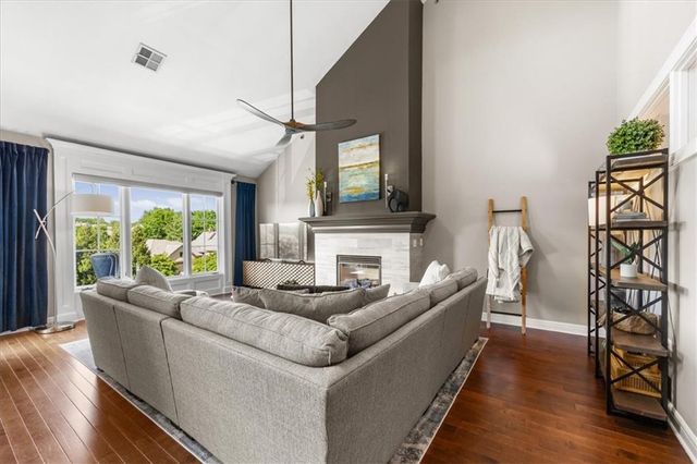 10511 Mission Road 305, Leawood, KS 66206