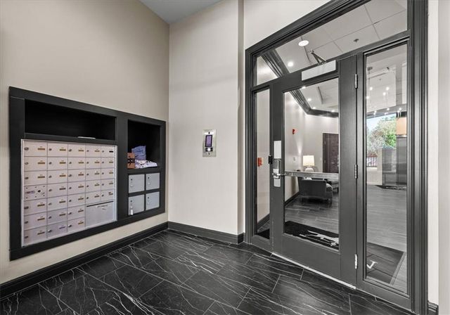 10511 Mission Road 305, Leawood, KS 66206