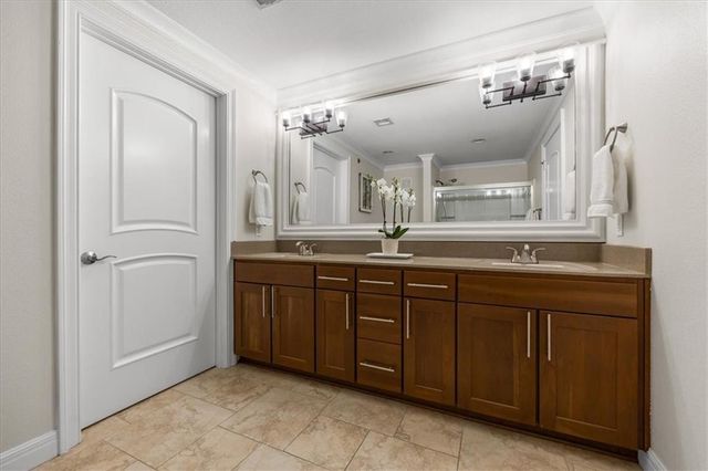 10511 Mission Road 305, Leawood, KS 66206