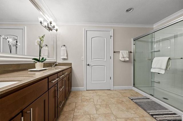 10511 Mission Road 305, Leawood, KS 66206
