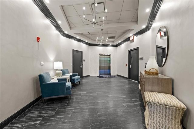 10511 Mission Road 305, Leawood, KS 66206
