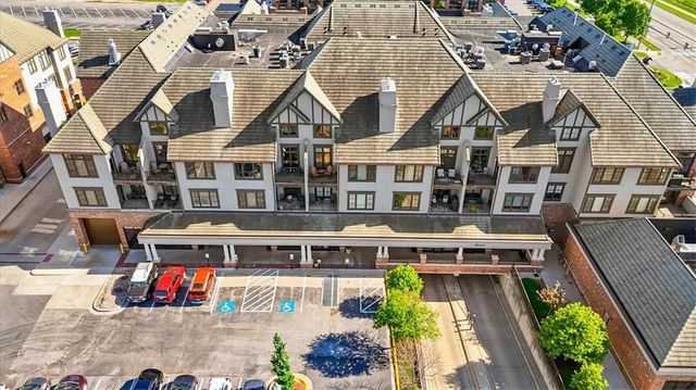10511 Mission Road 305, Leawood, KS 66206