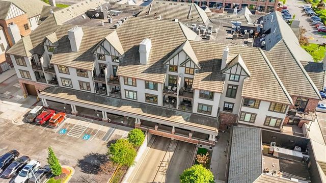 10511 Mission Road 305, Leawood, KS 66206