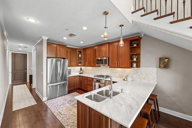 10511 Mission Road 305, Leawood, KS 66206