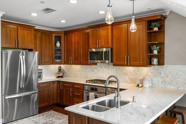 10511 Mission Road 305, Leawood, KS 66206