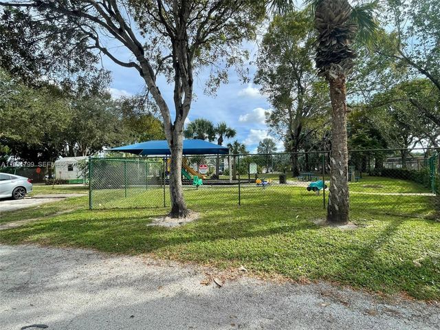 4951 Wedgewood Way 6, West Palm Beach, FL 33417