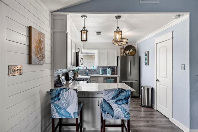 967 Bonita Street, Bayou Vista, TX 77563