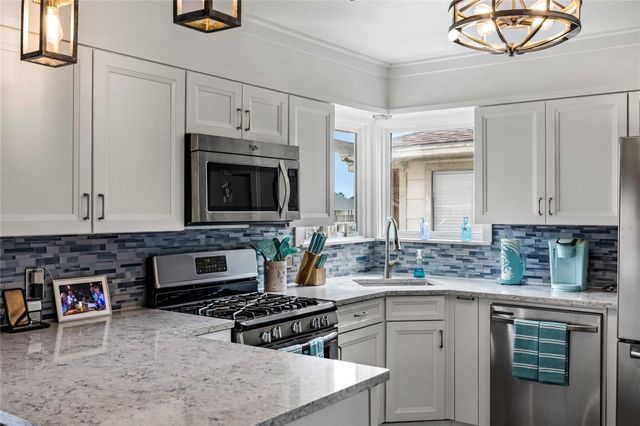 967 Bonita Street, Bayou Vista, TX 77563