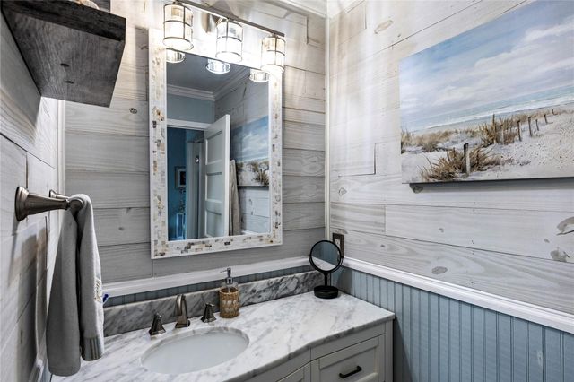 967 Bonita Street, Bayou Vista, TX 77563