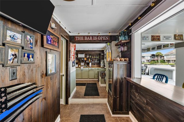 967 Bonita Street, Bayou Vista, TX 77563