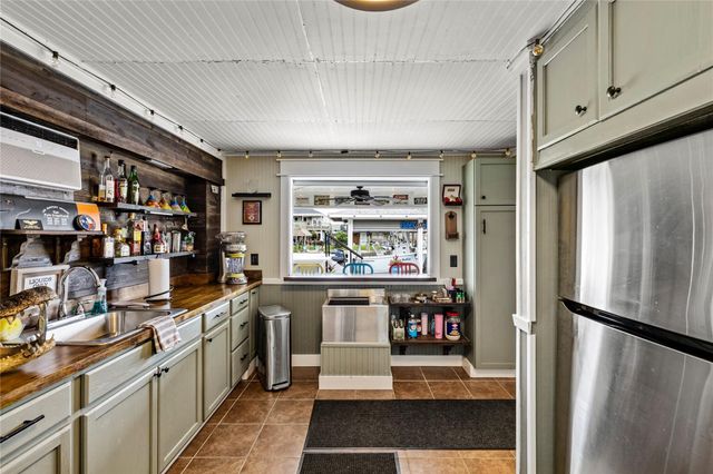 967 Bonita Street, Bayou Vista, TX 77563