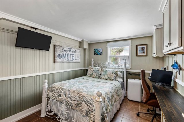 967 Bonita Street, Bayou Vista, TX 77563