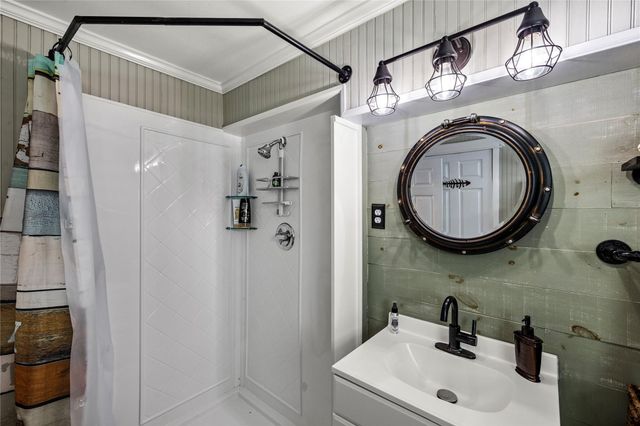 967 Bonita Street, Bayou Vista, TX 77563