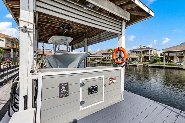 967 Bonita Street, Bayou Vista, TX 77563