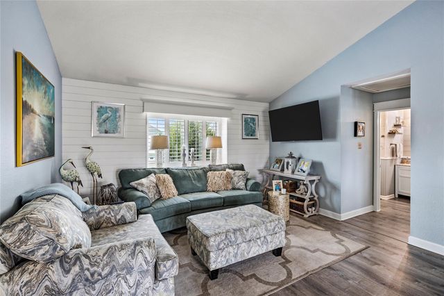 967 Bonita Street, Bayou Vista, TX 77563