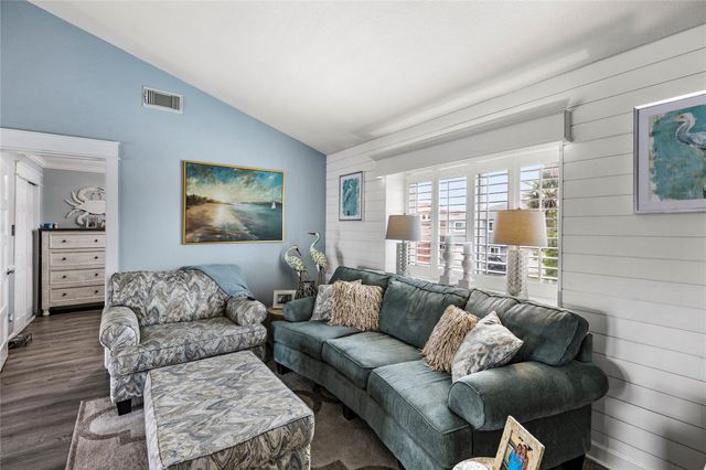 967 Bonita Street, Bayou Vista, TX 77563