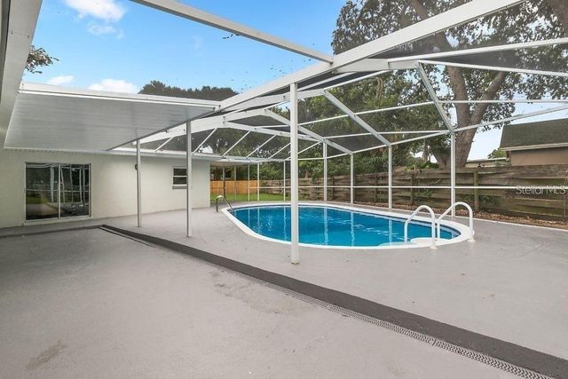 8401 BLACKSTONE COURT, Tampa, FL 33615