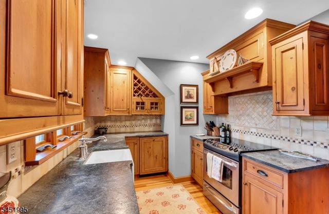 24 Rainbow Trl, Sparta Twp., NJ 07871