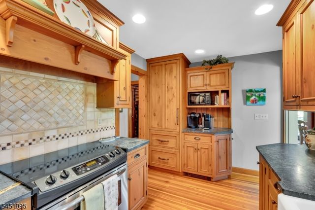 24 Rainbow Trl, Sparta Twp., NJ 07871
