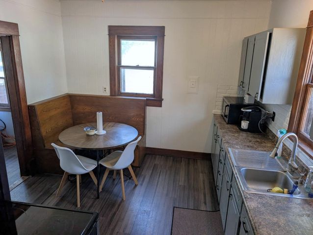 520 S 10th St, Salina, KS 67401