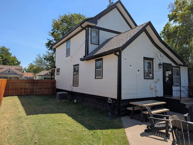 520 S 10th St, Salina, KS 67401