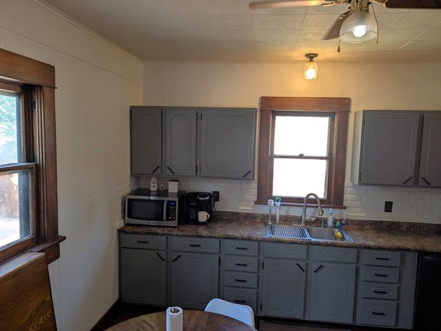 520 S 10th St, Salina, KS 67401