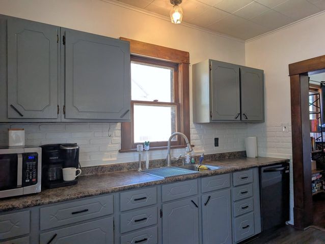 520 S 10th St, Salina, KS 67401