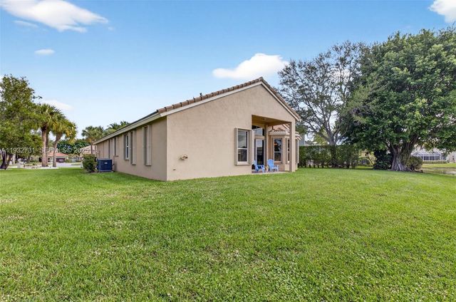 6595 Jackie Way, Lake Worth, FL 33467