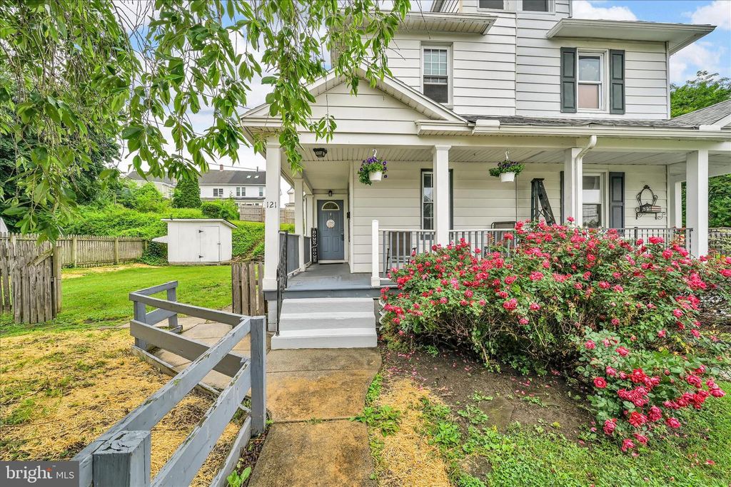 121 E CUMBERLAND RD, Enola, PA 17025