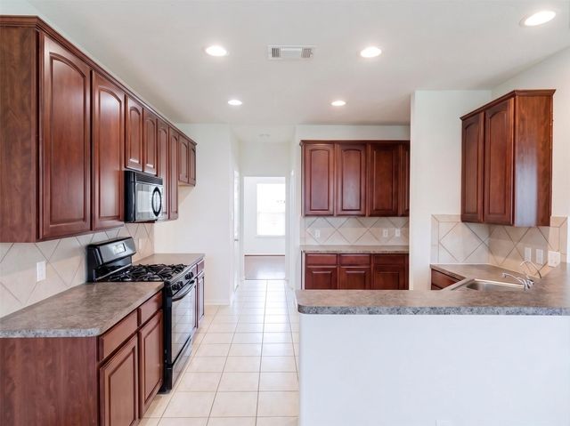 2032 Creek Shore Lane, Pearland, TX 77581