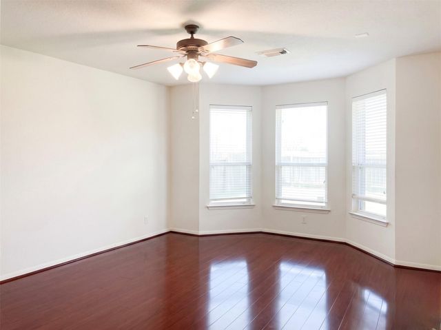 2032 Creek Shore Lane, Pearland, TX 77581
