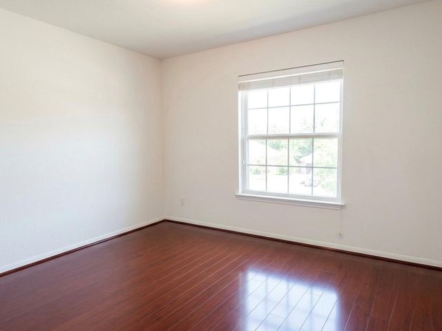 2032 Creek Shore Lane, Pearland, TX 77581