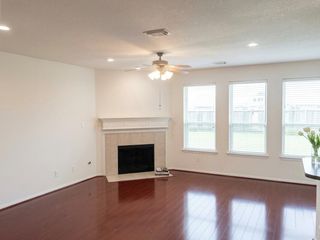 2032 Creek Shore Lane, Pearland, TX 77581