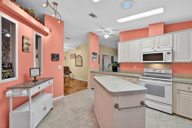 9712 US HIGHWAY 301, Dade City, FL 33525