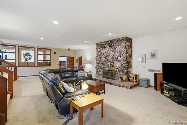 11034 Grand River Road, Brighton, MI 48116