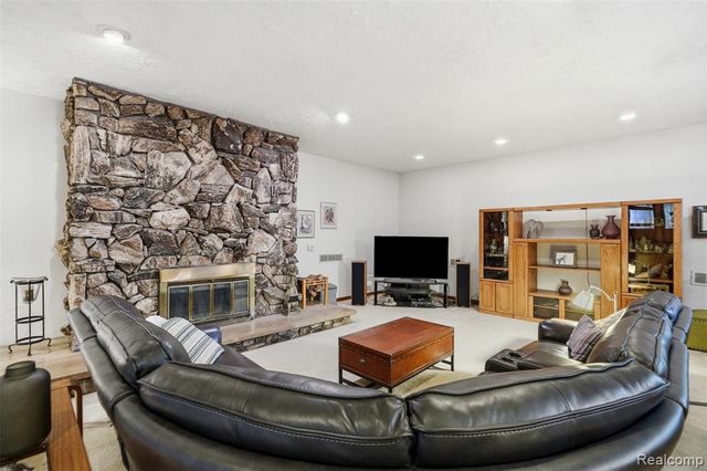11034 Grand River Road, Brighton, MI 48116