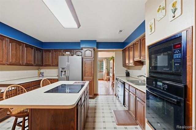 11034 Grand River Road, Brighton, MI 48116
