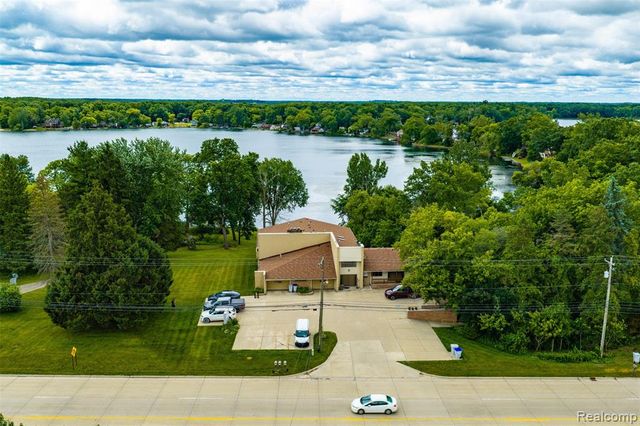 11034 Grand River Road, Brighton, MI 48116